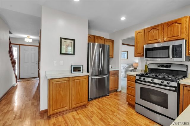 34 5th Avenue, Amherst, NY 14221