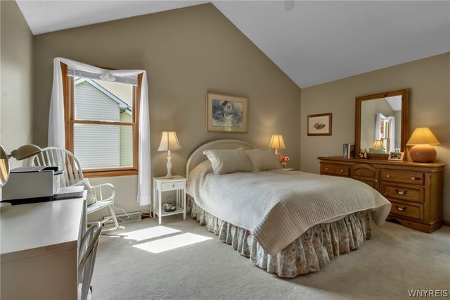 34 5th Avenue, Amherst, NY 14221