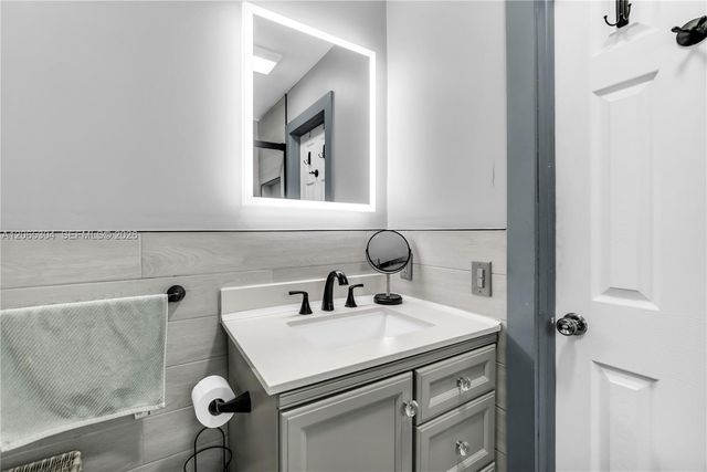 22330 SW 65th Avenue, Boca Raton, FL 33428