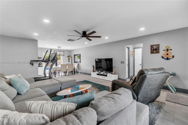 22330 SW 65th Avenue, Boca Raton, FL 33428