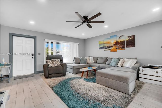 22330 SW 65th Avenue, Boca Raton, FL 33428