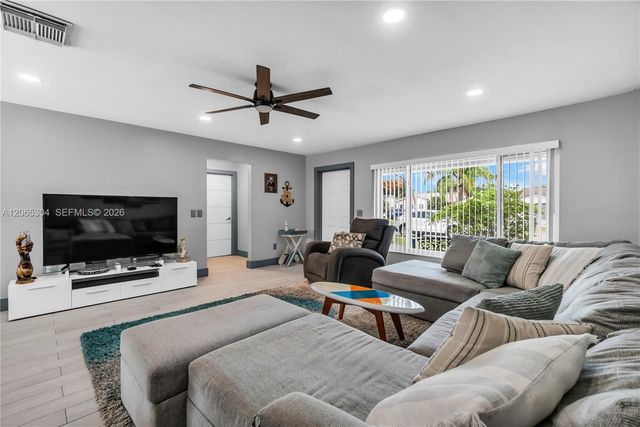 22330 SW 65th Avenue, Boca Raton, FL 33428