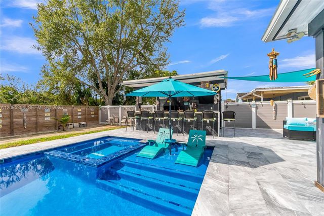 22330 SW 65th Avenue, Boca Raton, FL 33428