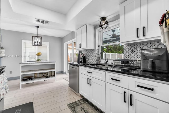 22330 SW 65th Avenue, Boca Raton, FL 33428