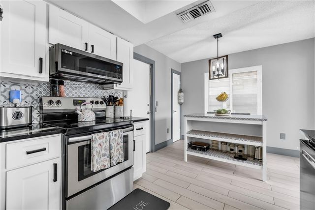 22330 SW 65th Avenue, Boca Raton, FL 33428