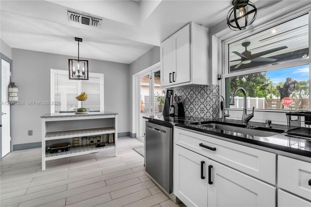 22330 SW 65th Avenue, Boca Raton, FL 33428
