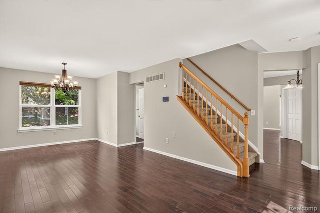 35026 Pennington Drive, Farmington Hills, MI 48335