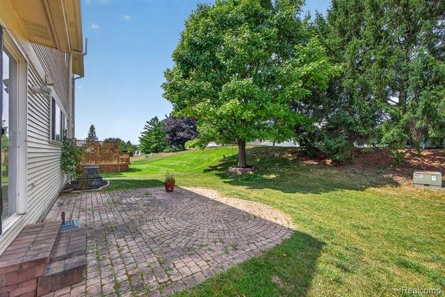 35026 Pennington Drive, Farmington Hills, MI 48335