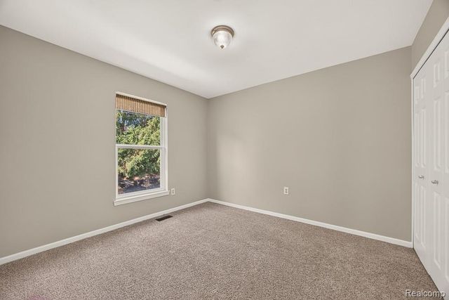 35026 Pennington Drive, Farmington Hills, MI 48335