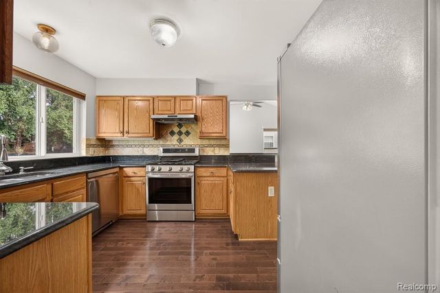 35026 Pennington Drive, Farmington Hills, MI 48335