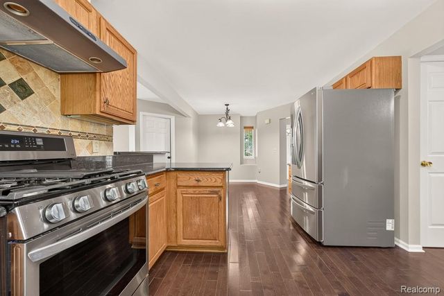 35026 Pennington Drive, Farmington Hills, MI 48335