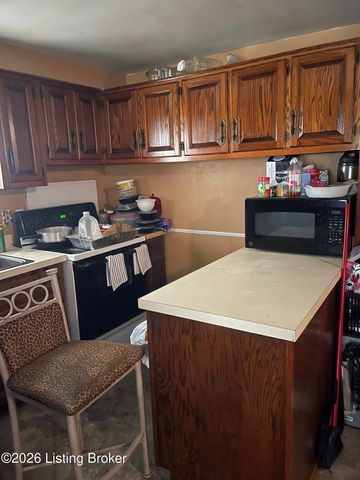 2701 Pioneer Rd, Louisville, KY 40216