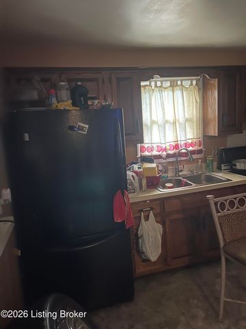 2701 Pioneer Rd, Louisville, KY 40216