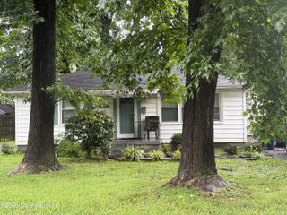 2701 Pioneer Rd, Louisville, KY 40216