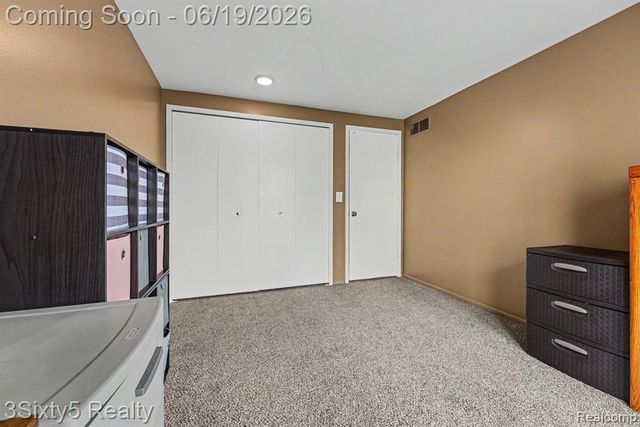 37592 Garden Court, Westland, MI 48185