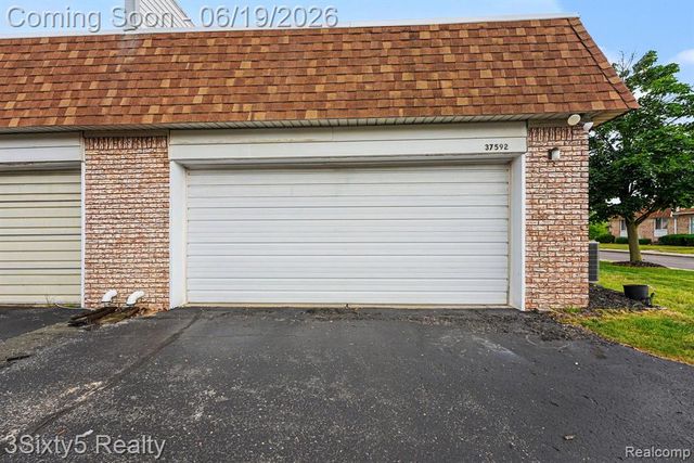 37592 Garden Court, Westland, MI 48185
