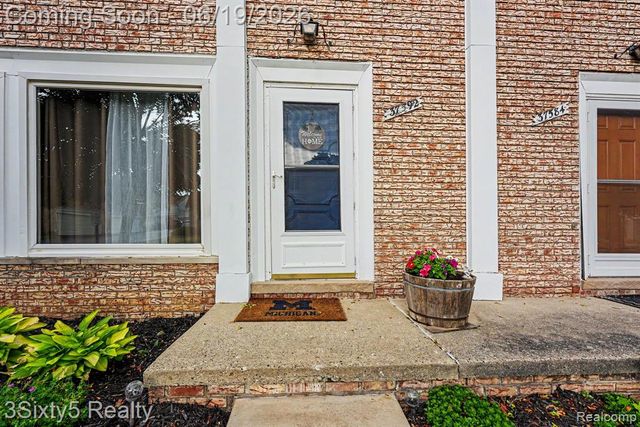 37592 Garden Court, Westland, MI 48185