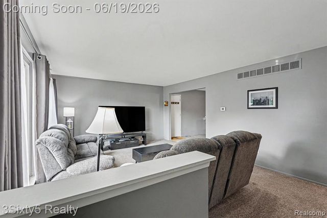 37592 Garden Court, Westland, MI 48185