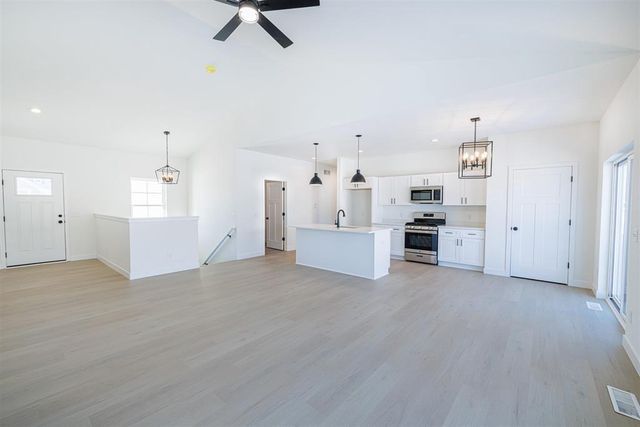 3740 N Woodbury Lane, Janesville, WI 53545