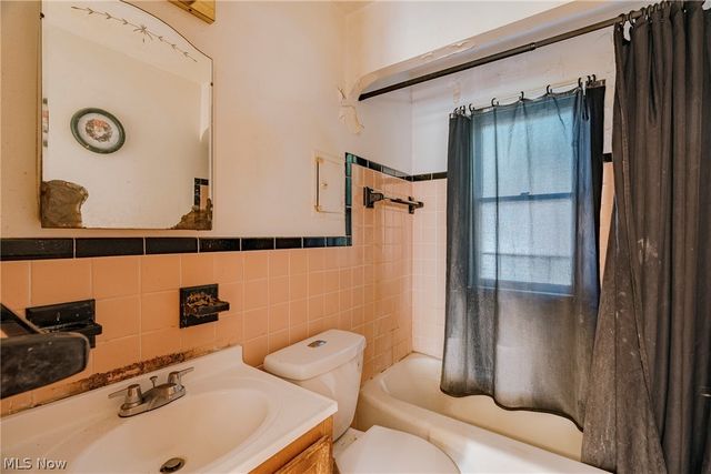 1004 Woodview Road, Cleveland Heights, OH 44121