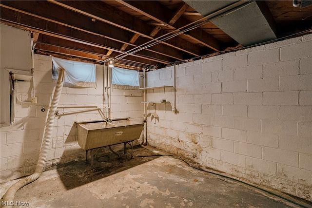 1004 Woodview Road, Cleveland Heights, OH 44121