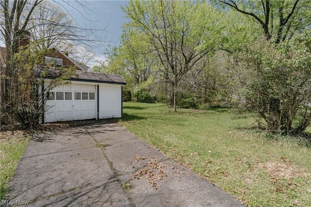 1004 Woodview Road, Cleveland Heights, OH 44121