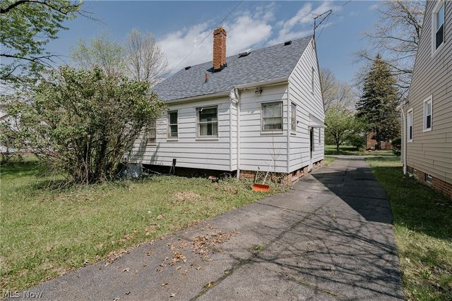 1004 Woodview Road, Cleveland Heights, OH 44121