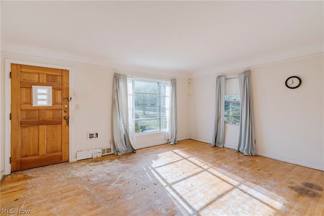 1004 Woodview Road, Cleveland Heights, OH 44121