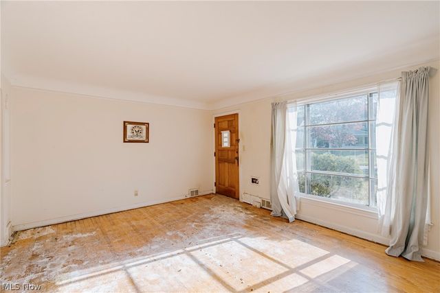 1004 Woodview Road, Cleveland Heights, OH 44121