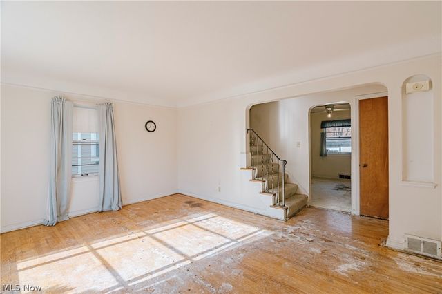 1004 Woodview Road, Cleveland Heights, OH 44121