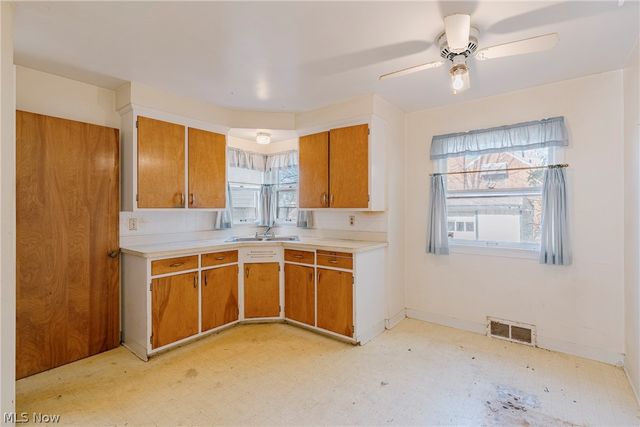 1004 Woodview Road, Cleveland Heights, OH 44121