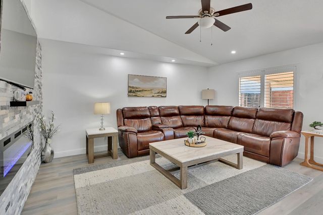 2024 Aaron Dr, Yuba City, CA 95993