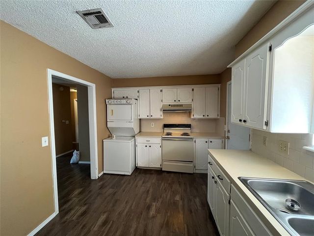 829 Russell Circle, Norman, OK 73071