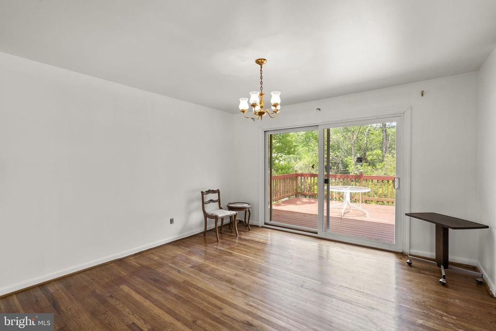 Image 10 of property listing at 218 CINDER RD, Lutherville Timonium, MD 21093