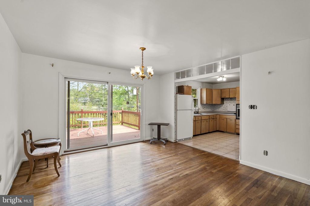Image 11 of property listing at 218 CINDER RD, Lutherville Timonium, MD 21093