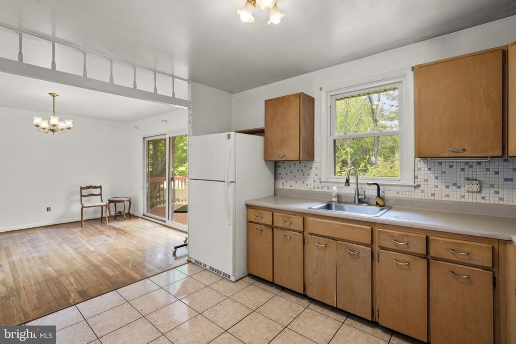Image 12 of property listing at 218 CINDER RD, Lutherville Timonium, MD 21093