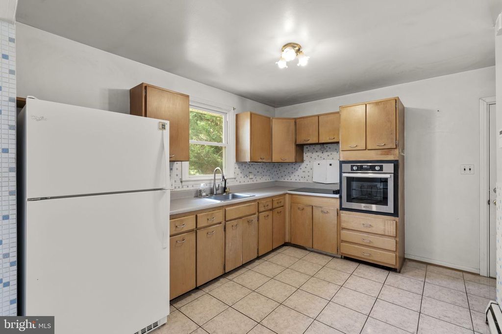 Image 14 of property listing at 218 CINDER RD, Lutherville Timonium, MD 21093