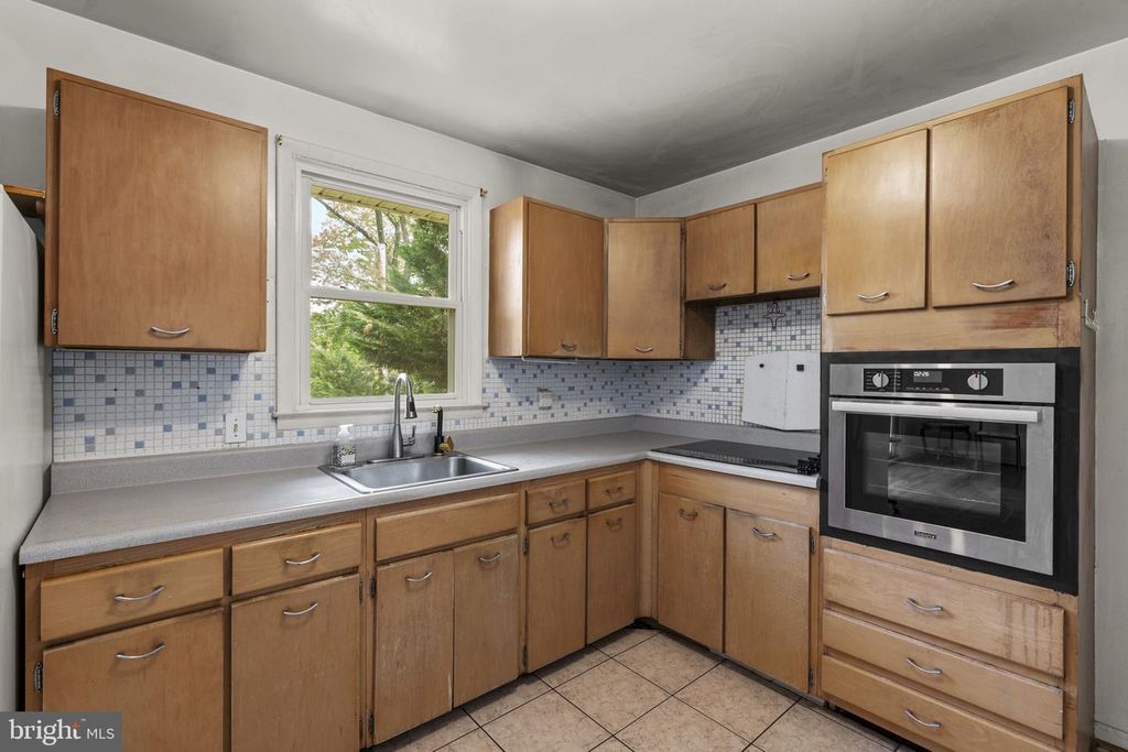 Image 15 of property listing at 218 CINDER RD, Lutherville Timonium, MD 21093