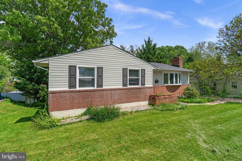 Image 2 of property listing at 218 CINDER RD, Lutherville Timonium, MD 21093