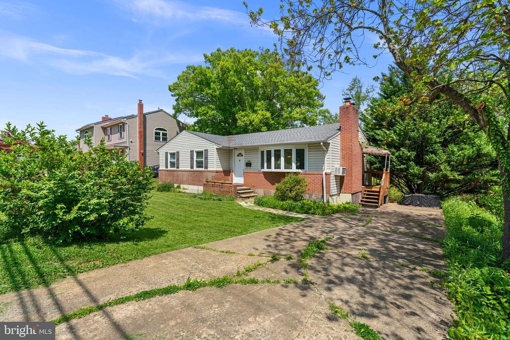 Image 3 of property listing at 218 CINDER RD, Lutherville Timonium, MD 21093