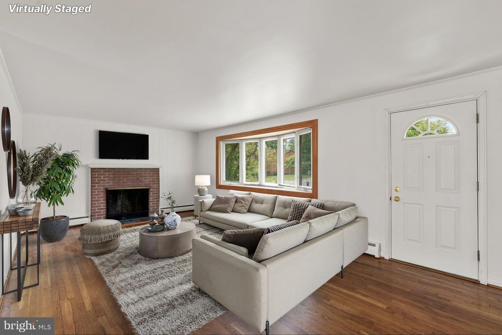 Image 4 of property listing at 218 CINDER RD, Lutherville Timonium, MD 21093