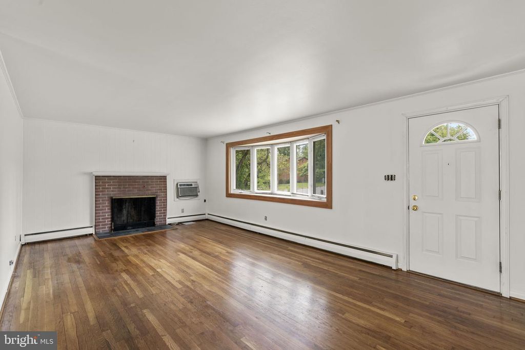 Image 5 of property listing at 218 CINDER RD, Lutherville Timonium, MD 21093
