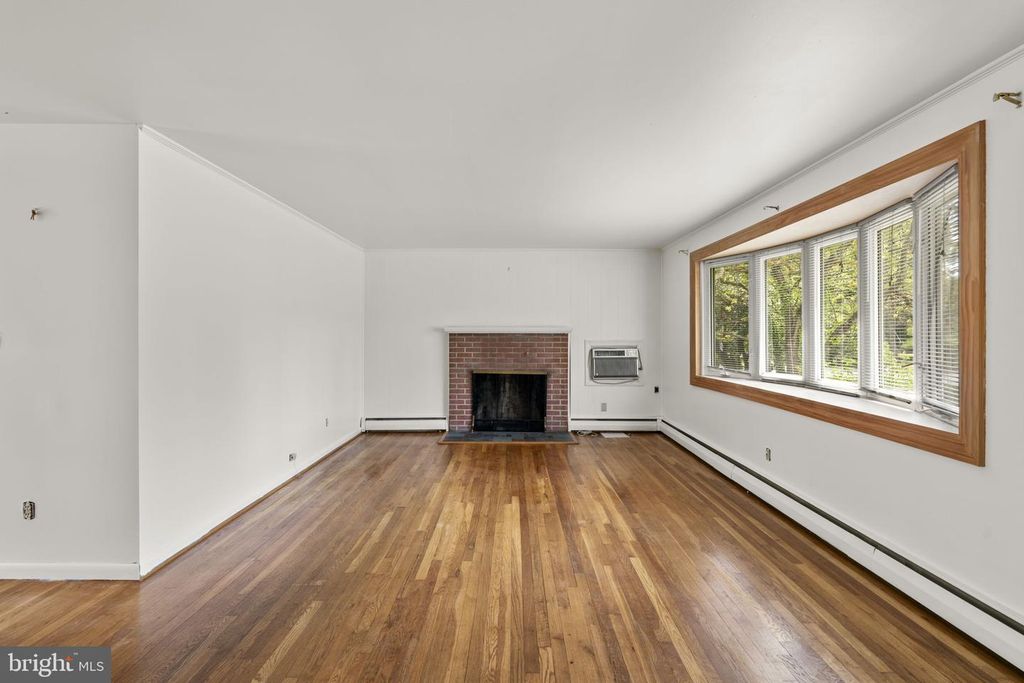 Image 6 of property listing at 218 CINDER RD, Lutherville Timonium, MD 21093