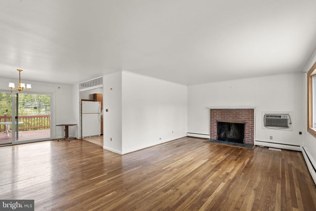 Image 7 of property listing at 218 CINDER RD, Lutherville Timonium, MD 21093