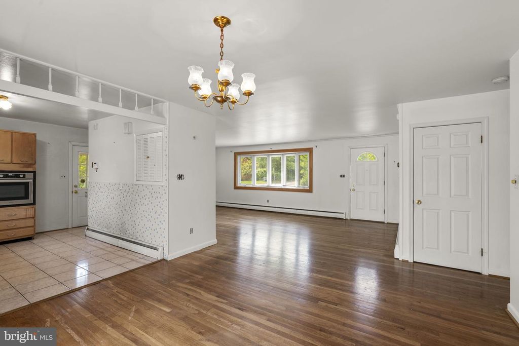 Image 8 of property listing at 218 CINDER RD, Lutherville Timonium, MD 21093