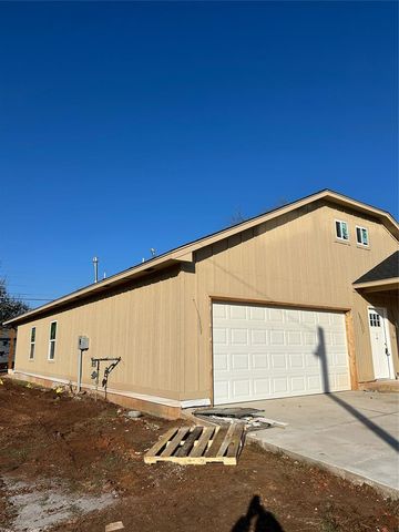 310 S Dallas Avenue, Moore, OK 73160