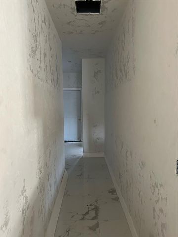 310 S Dallas Avenue, Moore, OK 73160