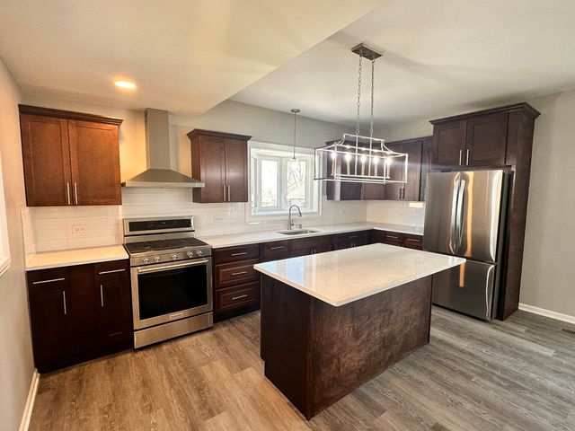 26 N Cannonball Trail, Bristol, IL 60512