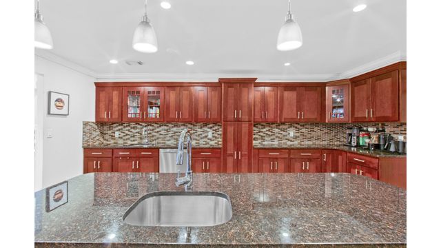916 PUTNAM Avenue, New York City, NY 11221