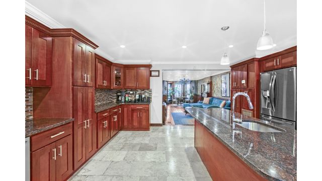 916 PUTNAM Avenue, New York City, NY 11221